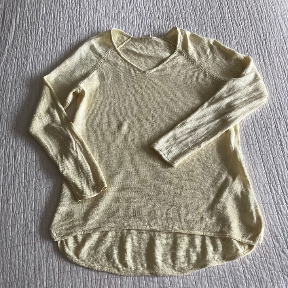 Eileen Fisher pale yellow 100% linen vneck top